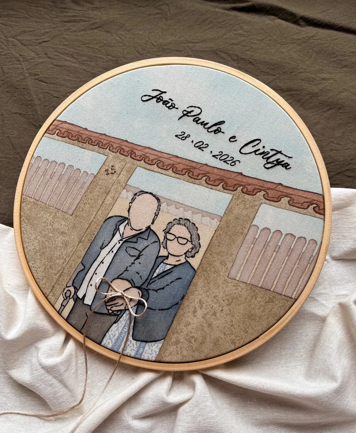 Porta-alianças com retrato bordado do casal (3 de 4)